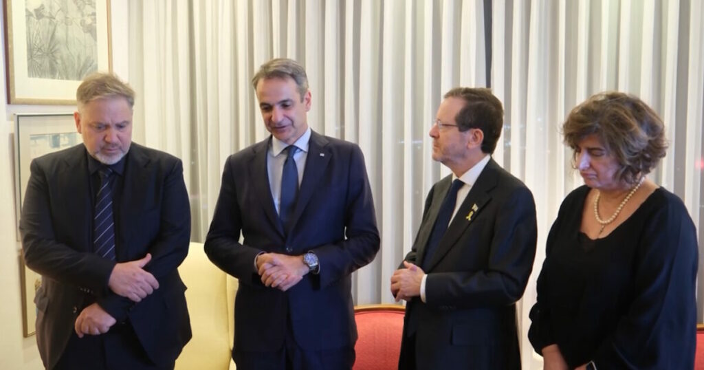 Μητσοτάκης και Χέρτσογκ επισκέφθηκαν τους γονείς του Ιωνά Καρούση