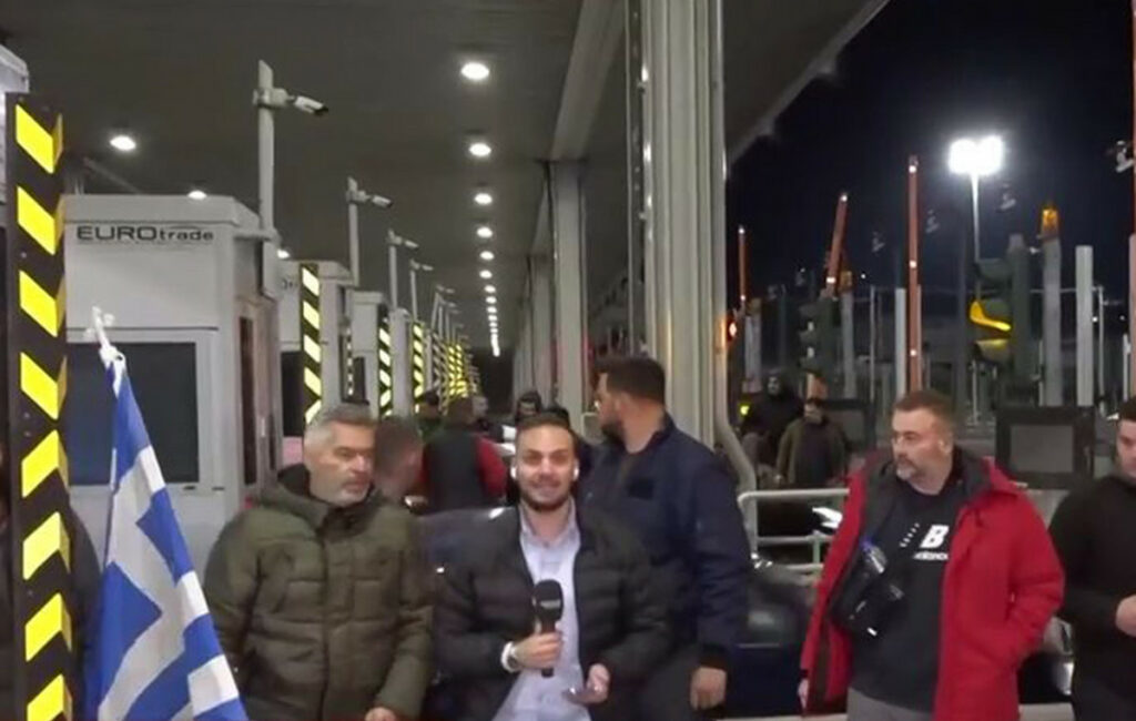 Αγρότες στα διόδια Αφιδνών: Άνοιξαν τις μπάρες στο ρεύμα προς Αθήνα