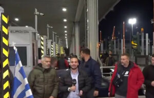 Αγρότες στα διόδια Αφιδνών: Άνοιξαν τις μπάρες στο ρεύμα προς Αθήνα