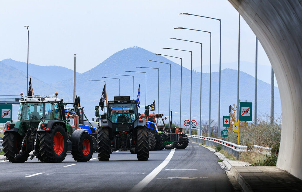 Συνεχίζονται οι κυκλοφοριακές ρυθμίσεις στο μπλόκο του Κάστρου Βοιωτίας