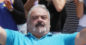 Στηβ Ντούζος: Νοσηλεύεται με κορονοϊό, διατηρεί το χιούμορ του