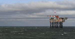 Ουκρανικά drones χτυπούν ρωσική πλατφόρμα πετρελαίου της Lukoil