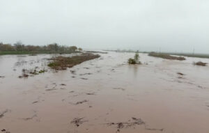 Συναγερμός στην Λάρισα λόγω υπερχείλισης παραπόταμου του Ενιπέα