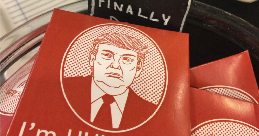 Σάλος με τις νέες φωτογραφίες του Τζέφρι Επστάιν και διάσημους φίλους του