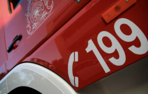 Φωτιά σε αυτοκίνητο στο κέντρο της Αθήνας – Διακοπή κυκλοφορίας