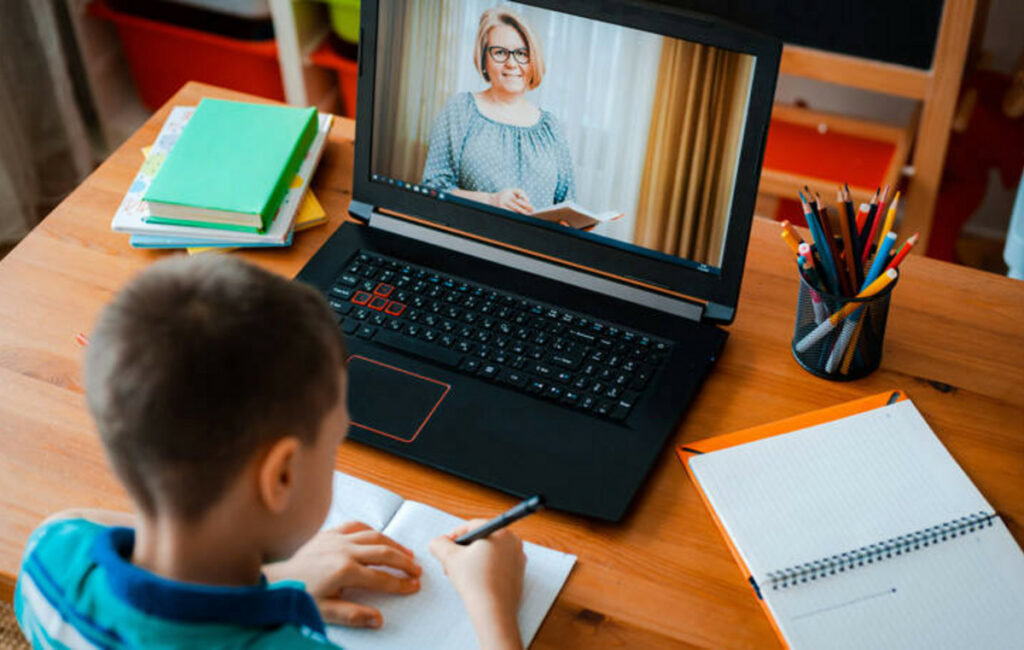 Τηλεκπαίδευση στα κλειστά σχολεία λόγω κακοκαιρίας