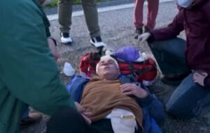 Χρήστος Σιδερόπουλος: Κάταγμα στα πλευρά από αστυνομική επίθεση