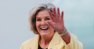 Σούζι Γουάιλς: Κριτική σε Μάσκ και Βανς για ναρκωτικά και συνωμοσίες