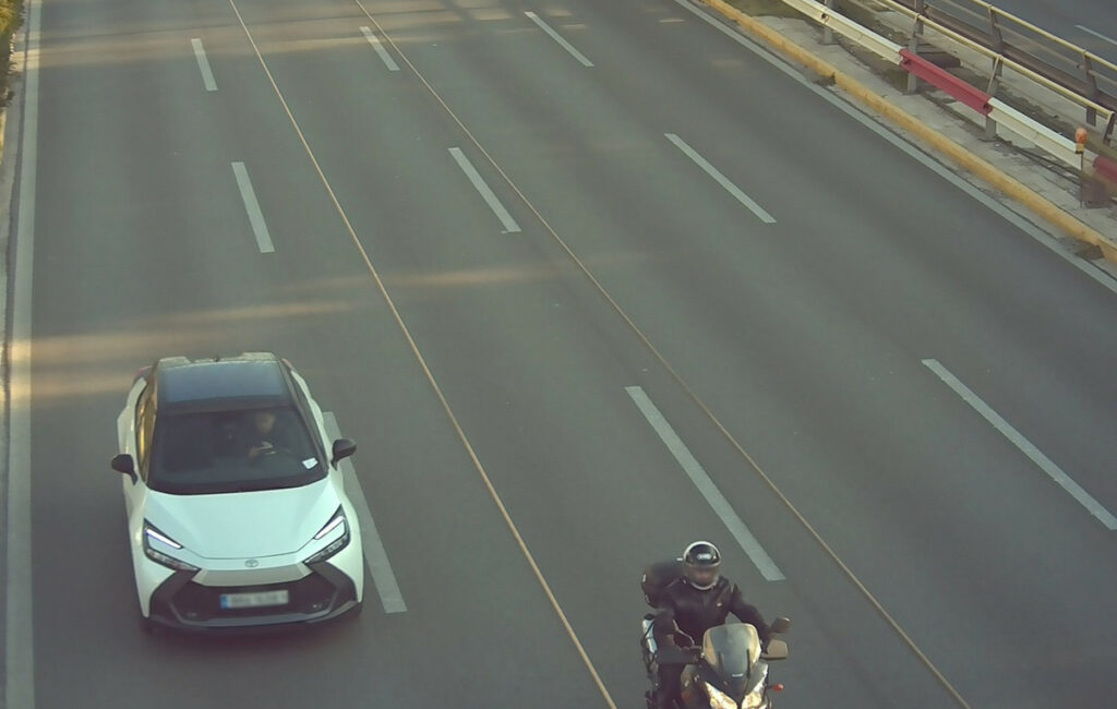 Έξυπνες κάμερες: Πάνω από 1.000 οδηγοί με κινητό στο χέρι