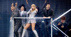 Η Τέιλορ Σουίφτ μοίρασε 197 εκατομμύρια δολάρια στους συνεργάτες της