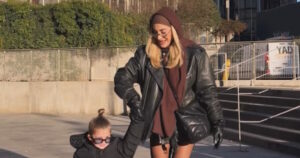 Η Ιωάννα Τούνη και ο γιος της Πάρης απολαμβάνουν Χριστούγεννα στο Παρίσι