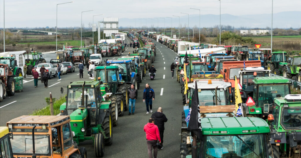 Η κυβέρνηση αναζητά λύσεις για τους αγρότες πριν τις γιορτές