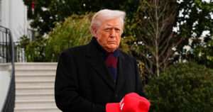 Ο Ντόναλντ Τραμπ μηνύει το BBC για συκοφαντική δυσφήμιση ζητώντας 5 δισ. δολάρια