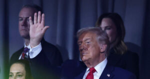 Le Monde: Η νέα στρατηγική των ΗΠΑ απομακρύνει την Ευρώπη