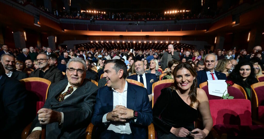 Αλέξης Τσίπρας: Η Μπέττυ Μπαζιάνα στο πλευρό του στην παρουσίαση του βιβλίου «Ιθάκη»