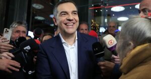 ΠΑΣΟΚ: Ο Τσίπρας επαναλαμβάνει τη γραμμή της ΝΔ ότι «δεν υπάρχει αντίπαλος»