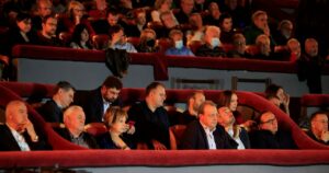 Η πλευρά Τσίπρα απαντά στις αντιδράσεις για τον εξώστη