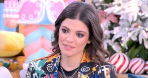 Τζένη Καζάκου: Η αναφορά στη Τζένη Καρέζη και το spoiler για τον «Άγιο έρωτα»