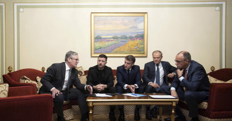 Μακρόν: «Οι ΗΠΑ μπορεί να προδώσουν την Ουκρανία», προειδοποίησε τον Ζελένσκι