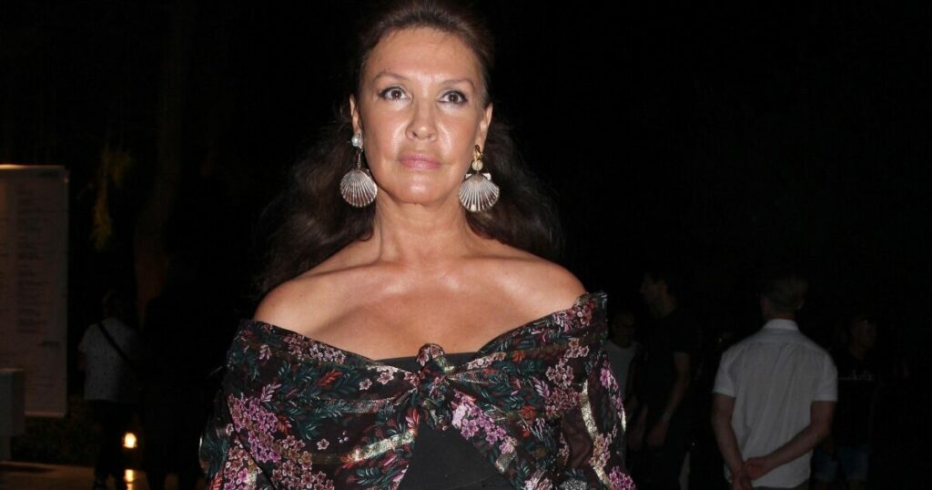 Η Βάνα Μπάρμπα έλαβε κλήση για παράνομο παρκάρισμα χωρίς πινακίδες