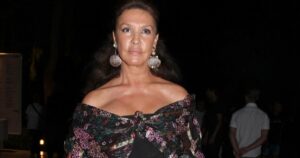 Η Βάνα Μπάρμπα έλαβε κλήση για παράνομο παρκάρισμα χωρίς πινακίδες