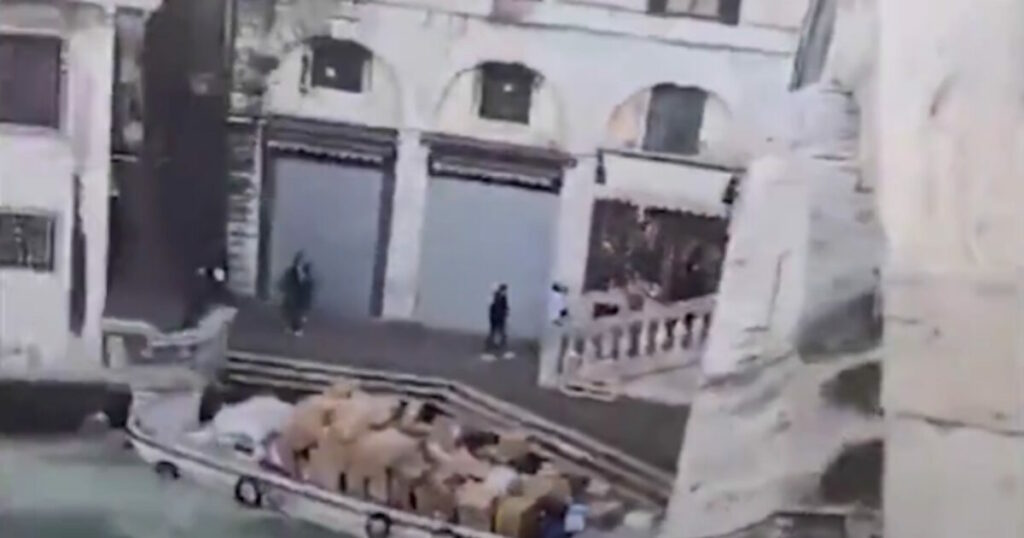 Βενετία: Γυναίκα έκλεψε σκάφος και έπεσε στον τοίχο κοντά στη Γέφυρα του Ριάλτο