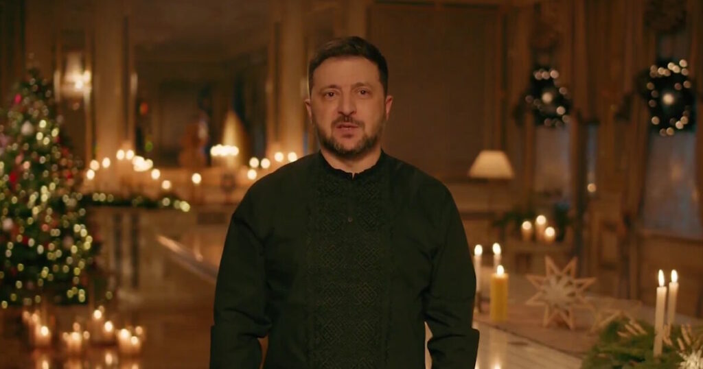 Ζελένσκι: Ευχές για ειρήνη και αιχμές κατά Πούτιν στο χριστουγεννιάτικο μήνυμα