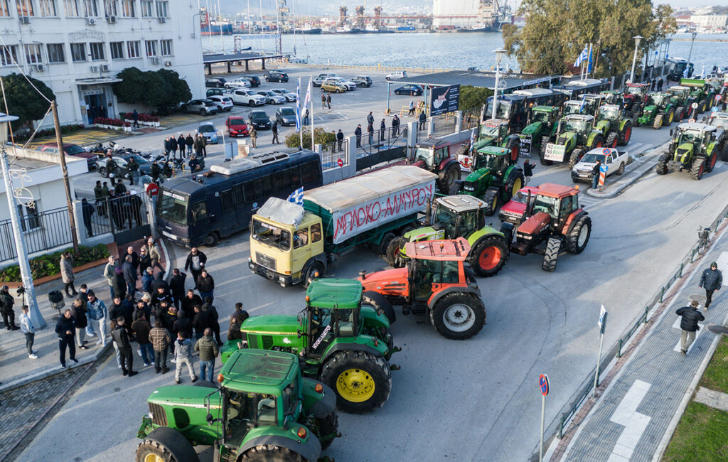 Αγρότες στο λιμάνι του Βόλου: Ισχυρές αστυνομικές δυνάμεις και κινητοποιήσεις