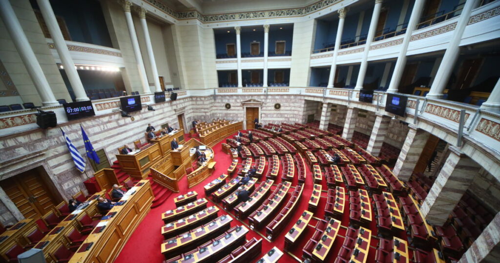 Συζήτηση του προϋπολογισμού στη Βουλή: Σκληρές αντιπαραθέσεις