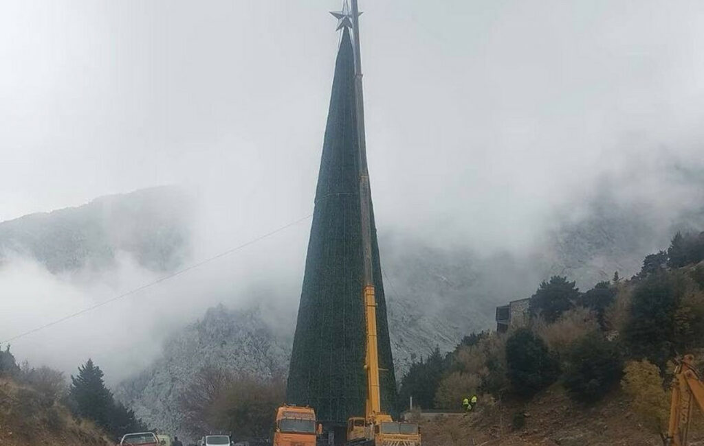 Χανιά: Φωταγώγηση του μεγαλύτερου χριστουγεννιάτικου δέντρου στην Ευρώπη