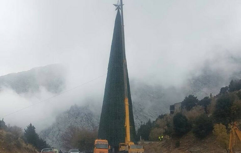 Χανιά: Φωταγώγηση του μεγαλύτερου χριστουγεννιάτικου δέντρου στην Ευρώπη