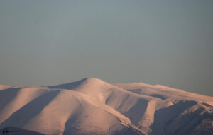 Εντοπίστηκε ορειβάτης εγκλωβισμένος στον Όλυμπο κοντά στο καταφύγιο Πετρόστρουγκα