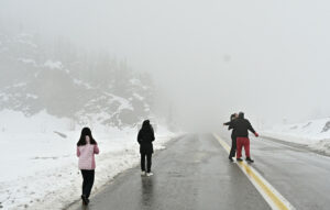 Πρωτοχρονιά με τσουχτερό κρύο και χιόνια σε πολλές περιοχές