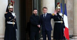 Συνάντηση Μακρόν και Ζελένσκι: Στήριξη των Ευρωπαίων ζητά ο Ουκρανός πρόεδρος