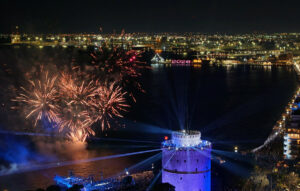 Θεσσαλονίκη: Εντυπωσιακή υποδοχή του 2026 με laser show και μουσική