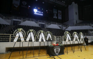 Συγκίνηση στο Παλατάκι: 7 στεφάνια για τους αδικοχαμένους οπαδούς του ΠΑΟΚ