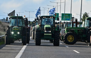 Αγρότες αποκλείουν τις σήραγγες στα Τέμπη: Διακοπή κυκλοφορίας από την ΕΛ.ΑΣ.