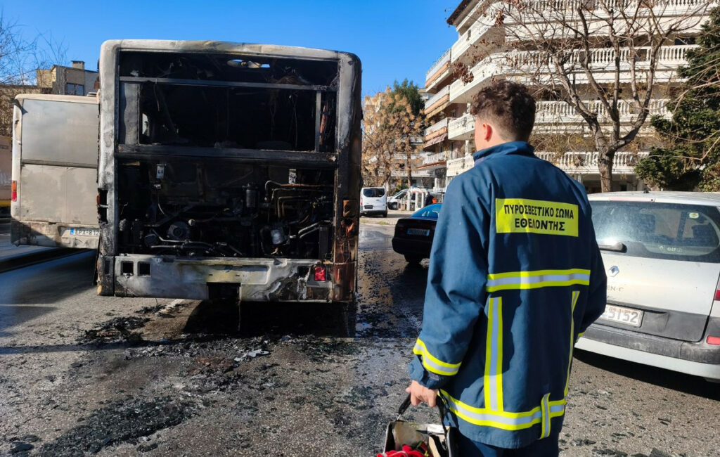 Φωτιά σε αστικό λεωφορείο στην ανατολική Θεσσαλονίκη
