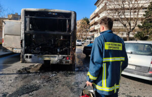Φωτιά σε αστικό λεωφορείο στην ανατολική Θεσσαλονίκη