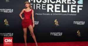 Η Τέιλορ Σουίφτ γράφει ιστορία: Στο Hall of Fame των τραγουδοποιών στα 36 της