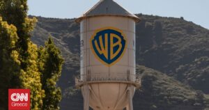 Το ΔΣ της Warner Bros απορρίπτει την προσφορά της Paramount, εγκρίνει της Netflix