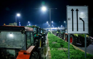 Αποχώρηση αγροτών από το μπλόκο της Νίκαιας, παραμένουν στα Μάλγαρα
