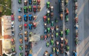 Κλιμακώνονται οι αγροτικές κινητοποιήσεις στο μπλόκο της Νίκαιας