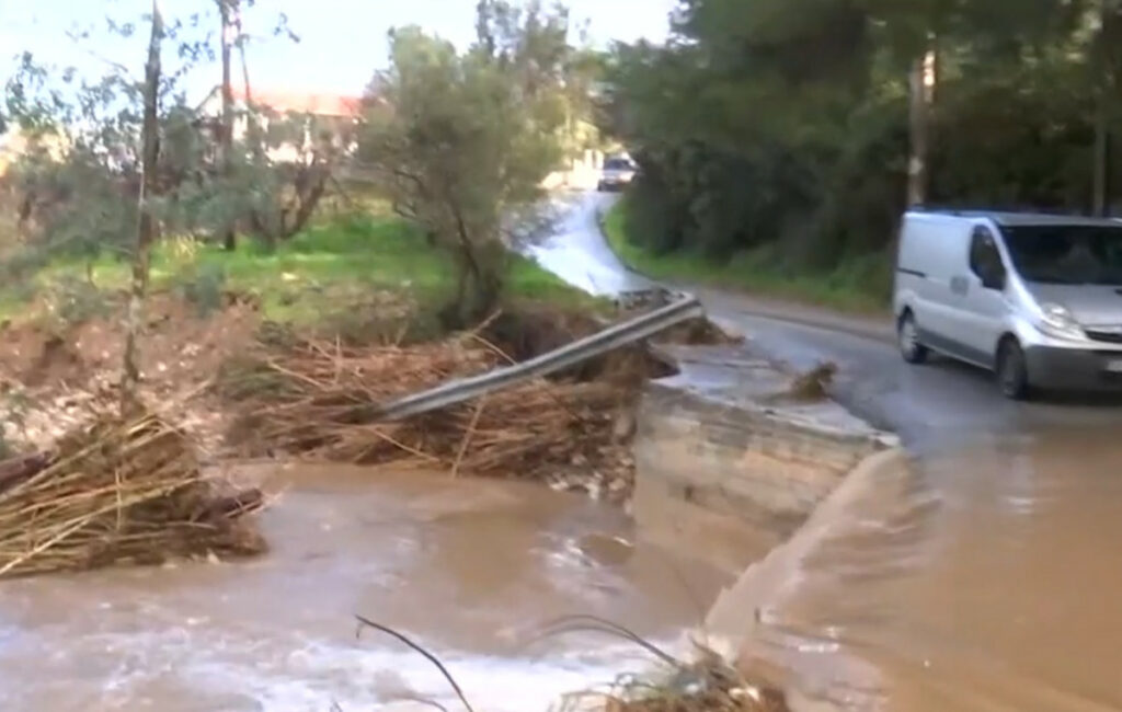 Διακοπή κυκλοφορίας από Σπάτα προς Πικέρμι λόγω υπερχείλισης