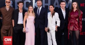 Οι Μπέκαμ ενωμένοι στο Παρίσι: Δημόσια εμφάνιση εν μέσω οικογενειακής κρίσης