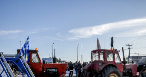 ΠΑΣΟΚ: Αντίθεση στη διακομματική για τους αγρότες – Πρόταση για Εθνική Επιτροπή