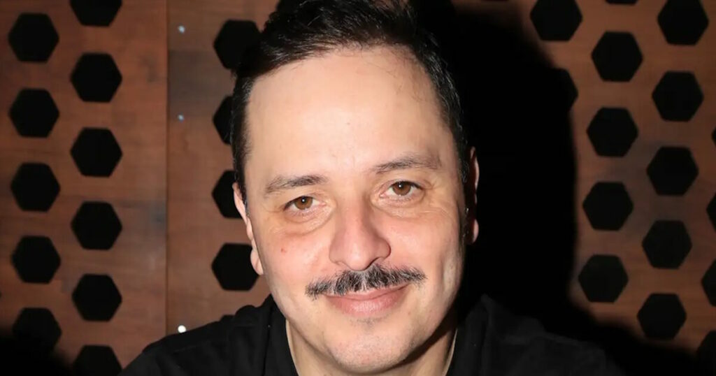 Αλέξανδρος Τσουβέλας: Σκέφτεται την πολιτική και σχολιάζει τη Μαρία Καρυστιανού