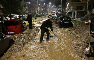 Κακοκαιρία στην Αττική: Δύο νεκροί και σοβαρές ζημιές σε οκτώ περιοχές