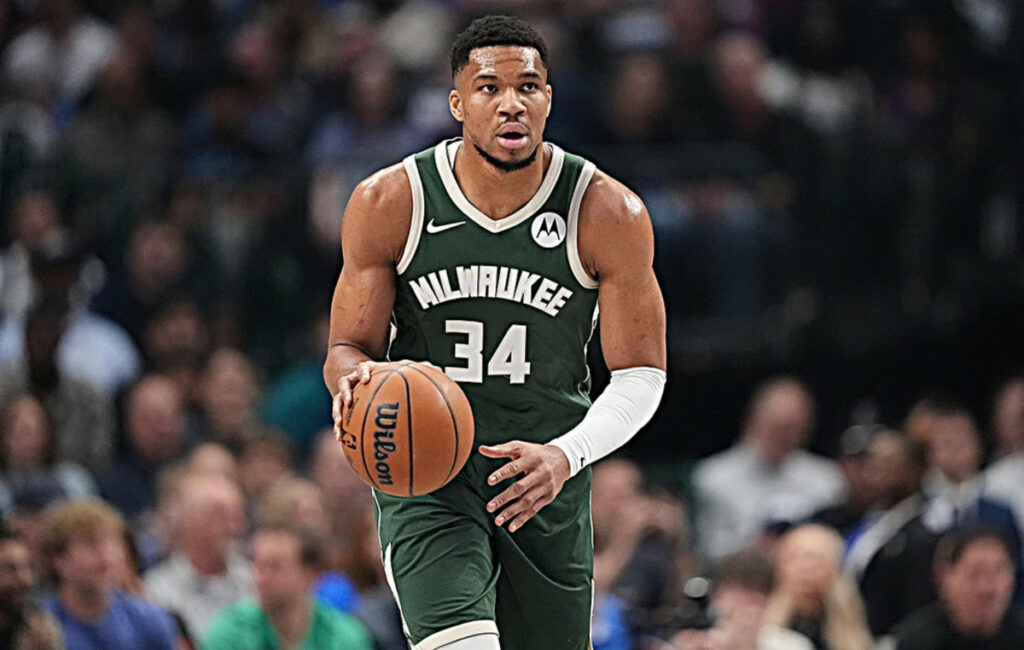 Ο Κάρι οδήγησε τους Γουόριορς σε νίκη επί των Μπακς