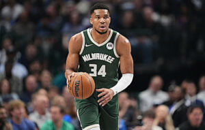 Ο Κάρι οδήγησε τους Γουόριορς σε νίκη επί των Μπακς